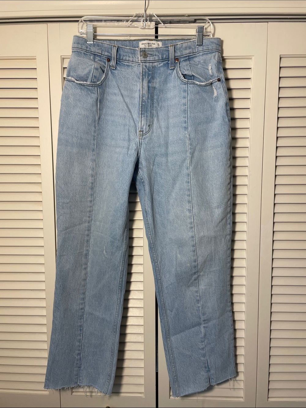 Abercrombie & Fitch 90’s Straight Light Wash Jeans Ultra High Rise Sz 31/12 Long